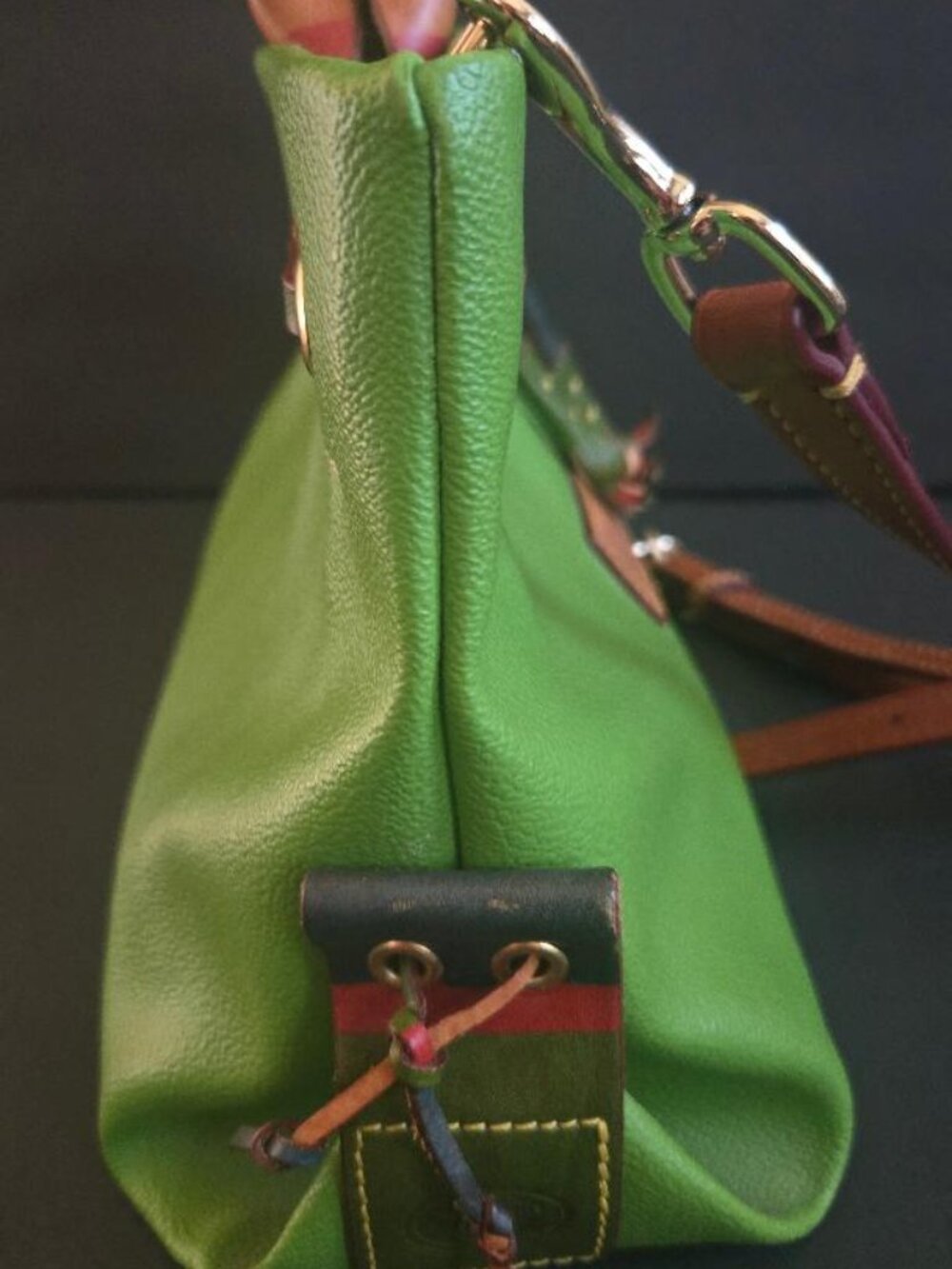 DOONEY & BOURKE  VINTAGE WAKEFILED TASSEL TOTE WITH STRAP - Picture 4 of 10